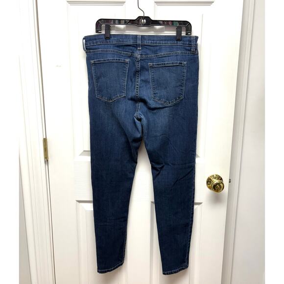 Banana Republic Jeans, Skinny Fit, Dark Wash, Women's Size 31 or 12 - Picture 2 of 4